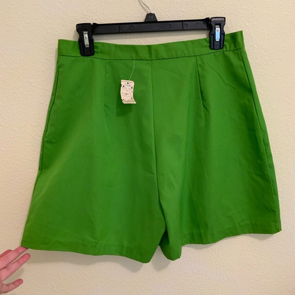 Vintage dead stock high waisted Kelly green shorts - Picture 7 of 7